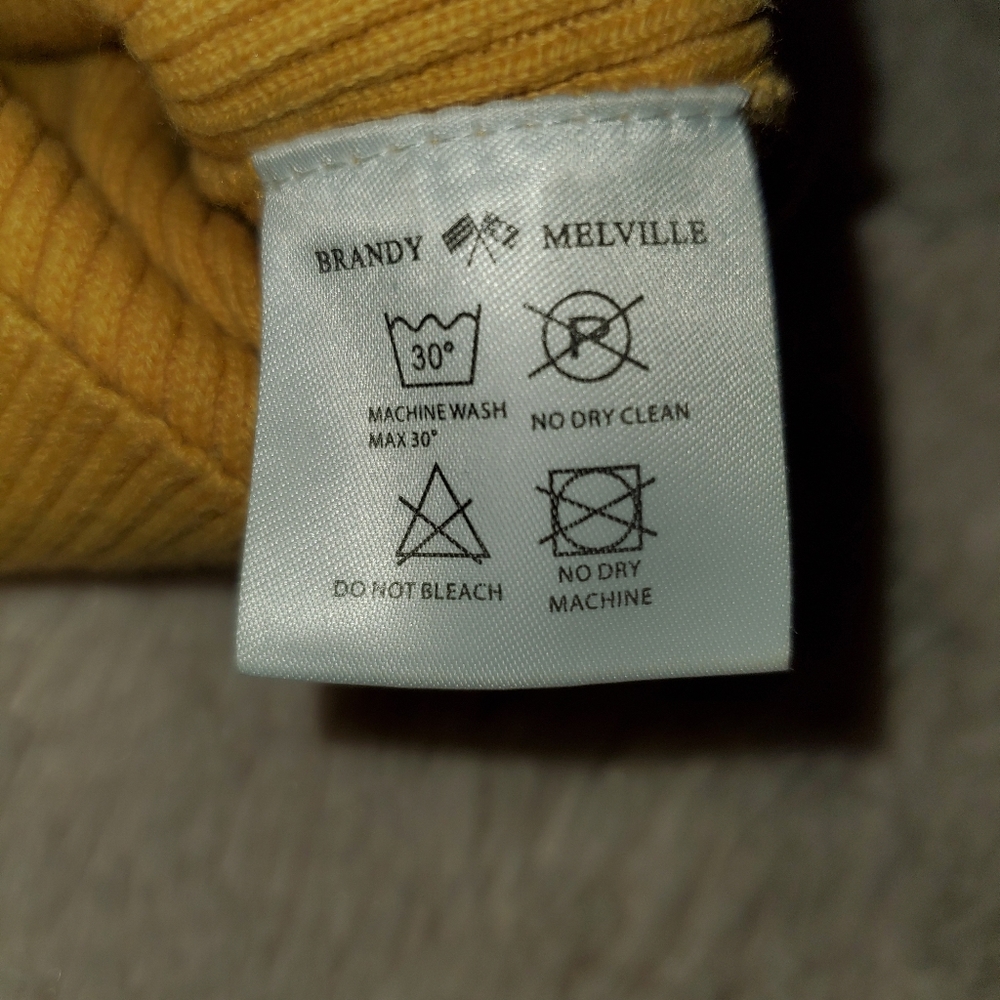 Brandy Melville Ribbed Tank - Picture 4 of 5
